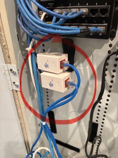 wifi extender plugs?